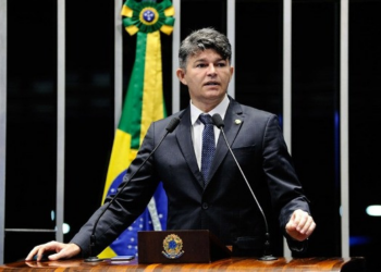 Medeiros: A Justiça solta traficante com 500 kg de cocaína e prende mulher que sujou estátua com batom