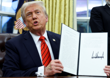 'Gold card' de Trump: o que são e como funcionam vistos parecidos ao redor do mundo