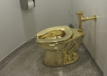 VÍDEO mostra roubo de vaso sanitário de ouro em palácio na Inglaterra