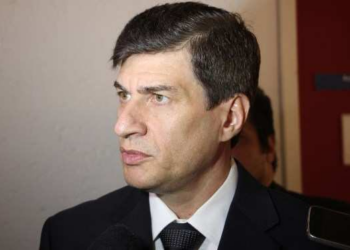 Cursi tem demissão suspensa e volta a receber salário de R$ 45 mil