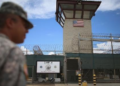 Primeiro voo com imigrantes dos EUA deve chegar em Guantánamo nesta terça