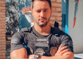 Juiz mantém tornozeleira em ex-delegado acusado de liderar "gabinete do crime"