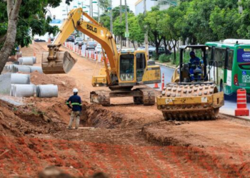 Mauro avalia alternativas para continuar obra do BRT e garante solução rápida; vídeo