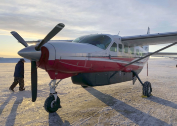 Equipes de busca encontram avião de pequeno porte com 10 pessoas a bordo que desapareceu no Alasca