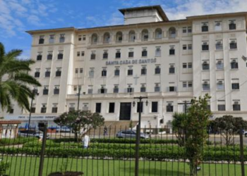 Mulher e filho de idoso achado morto em Santos estariam com cadáver há dias