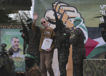 Hamas diz que vai atrasar libertação de reféns prevista para sábado (15) até novo aviso; Israel fala em violação do acordo de cessar-fogo