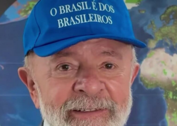 “O Brasil é dos brasileiros”: invenção de Sidônio Palmeira lembra slogan fascista