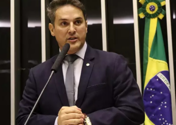 Hugo Motta recebe líder da oposição para tratar de presos de 8 de janeiro