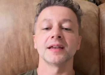 Pés de Lucas Lima são elogiados e cantor brinca: “O OnlyFans vem?”