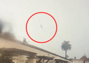 Avião da Marinha dos Estados Unidos cai na Califórnia; veja