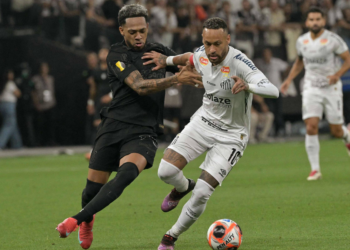 Ainda sem marcar no Paulista, Neymar reclama da bola do torneio