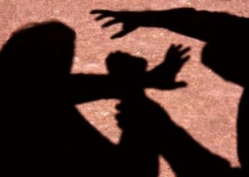 Criminoso "pede" para fazer programa com menina de 11 anos que brincava na rua