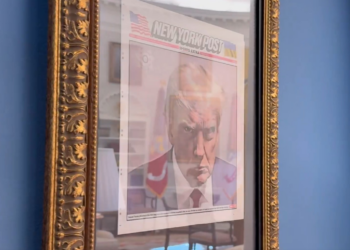 Trump pendurou a foto de sua ficha criminal no Salão Oval da Casa Branca, mostra vídeo de assessor