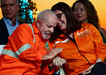 Depois da Vale, Petrobras volta a dar palanque a Lula com promessa de investimentos