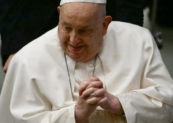 Internado com infecção, papa perdeu parte do pulmão há mais de 60 anos