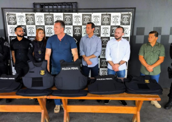 Sejus entrega coletes balísticos e algemas para policiais penais de Cuiabá e Várzea Grande