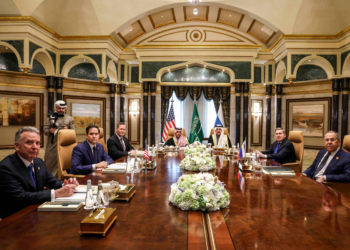 EUA e Rússia abrem negociação com Ucrânia sob mega-ataque