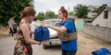 Após 3 anos de guerra na Ucrânia, direitos das mulheres e meninas regridem