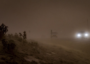 Tempestades de areia deixam cidades no sul dos EUA encobertas por nuvem de poeira; VÍDEO
