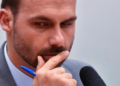 Eduardo Bolsonaro ainda não apresentou pedido de licença à Câmara