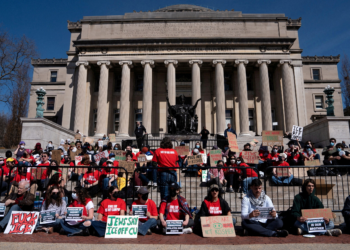 Universidade de Columbia cede a demandas de Trump após ter parte de seu investimento cortado por alegações de antissemitismo