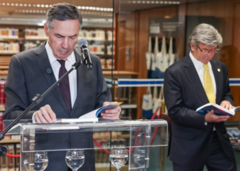 Livro do STF sobre a desinformação elogia trabalho do STF contra a desinformação