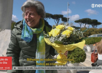 Conheça a 'senhora das flores amarelas' que recebeu recado do papa Francisco