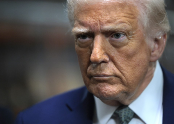 Autoridades do governo Trump defendem uso de lei de guerra para deportar imigrantes