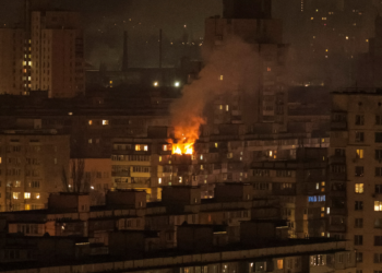 Criança de 5 anos está entre três mortos em ataque russo a Kiev, dizem autoridades ucranianas