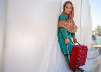 Afeganistão inicia novo ano letivo com quase 400 mil alunas fora da escola