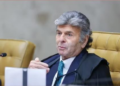 Fux aceita a denúncia, mas faz lambança em seu voto e acena a bolsonarismo