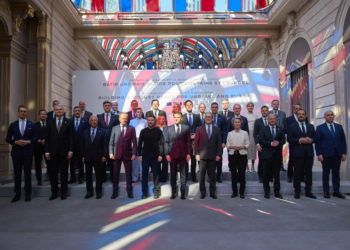 Zelensky chama condições da Rússia para cessar-fogo de 'irrealistas' e diz: 'Putin morrerá em breve'