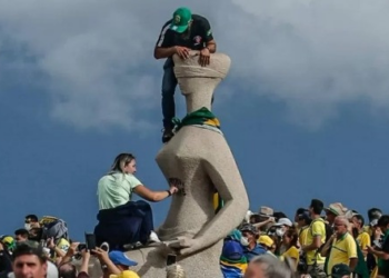 PGR recomenda prisão domiciliar para cabeleireira que pichou estátua no STF