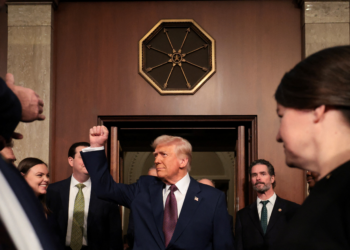 'Acabamos com a tirania da diversidade e inclusão', diz Trump em discurso sob aplausos e vaias no Congresso dos EUA Trump