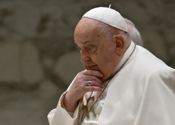 Papa Francisco tem mais uma noite tranquila no hospital, diz Vaticano