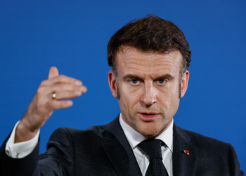 Macron diz que Putin é 'imperialista revisionista' e chama Rússia de 'ameaça duradoura' para a Europa