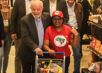 Lula faz 1ª visita a assentamento do MST após relação de acenos e ataques; relembre