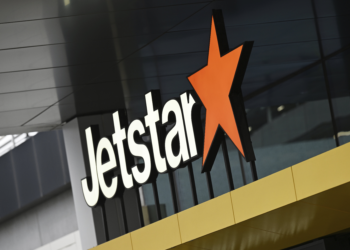 Adolescente embarca avião na Austrália com escopeta carregada, e ex-boxeador impede ataque