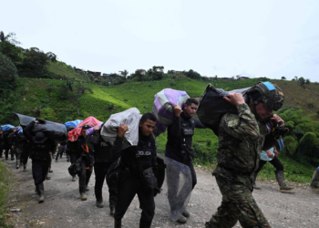Moradores de área de dissidência das Farc na Colômbia libertam 29 agentes após sequestrá-los