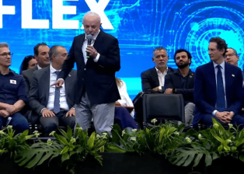 Lula fala para Trump 'falar manso': 'Não adianta ficar gritando de lá'