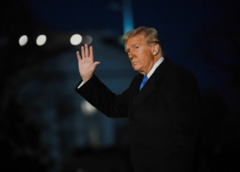 Governo Trump vai passar a exigir que canadenses sejam registrados para permanecer nos EUA por mais de um mês, diz jornal