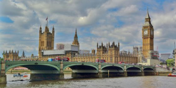 União Interparlamentar e ONU afirmam que homens seguem dominando política