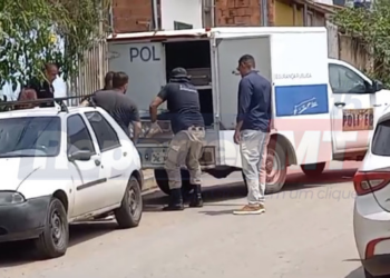 VÍDEO – Corpo de adolescente é retirado de quintal e levado pela Politec