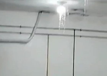 Forte chuva causa "cachoeira" dentro do Pronto Socorro de Várzea Grande