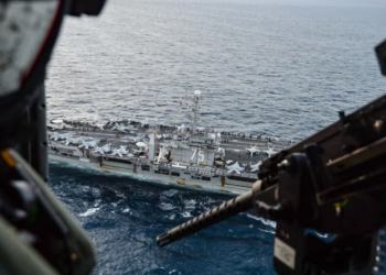 'Uma cidade no mar': porta-aviões dos EUA que atacou Houthis abriga 5 mil pessoas, 90 aeronaves e tem até lojas; veja detalhes