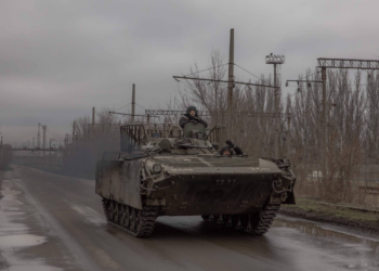 Forças da Ucrânia fazem novo recuo antes de conversa entre Putin e Trump