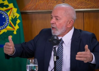 Avião de Lula arremete durante tentativa de pouso