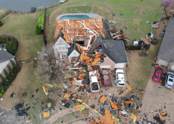 Tornados atingem diferentes estados nos EUA e deixam rastro de destruição