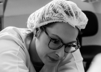 Mulheres acusam médica influencer de violência no parto: 'Ele nasceu morto'