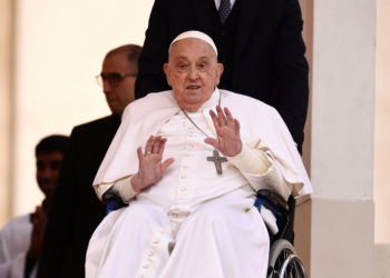 Profecia de Nostradamus que indica derrocada da Igreja Católica vem à tona após morte de papa Francisco; entenda